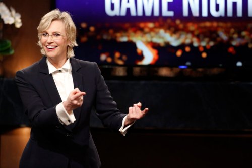 HOLLYWOOD GAME NIGHT -- "310" Episode 310 -- Pictured: Jane Lynch -- (Photo by: Trae Patton/NBC)